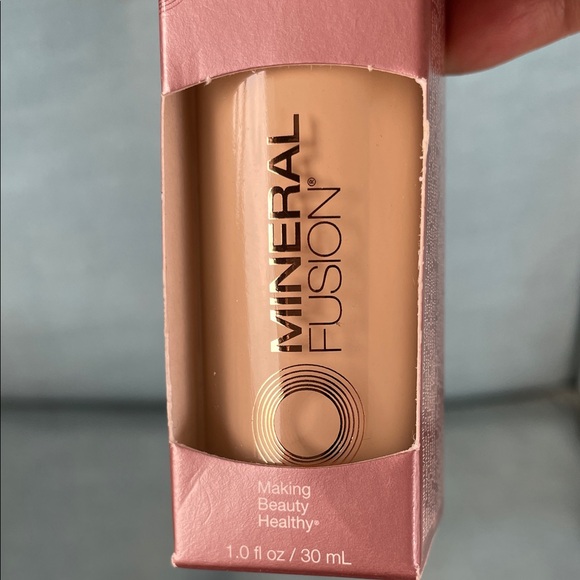 Mineral Fusion Liquid Foundation - Neutral 1 Fair Set of 2 - Picture 3 of 10